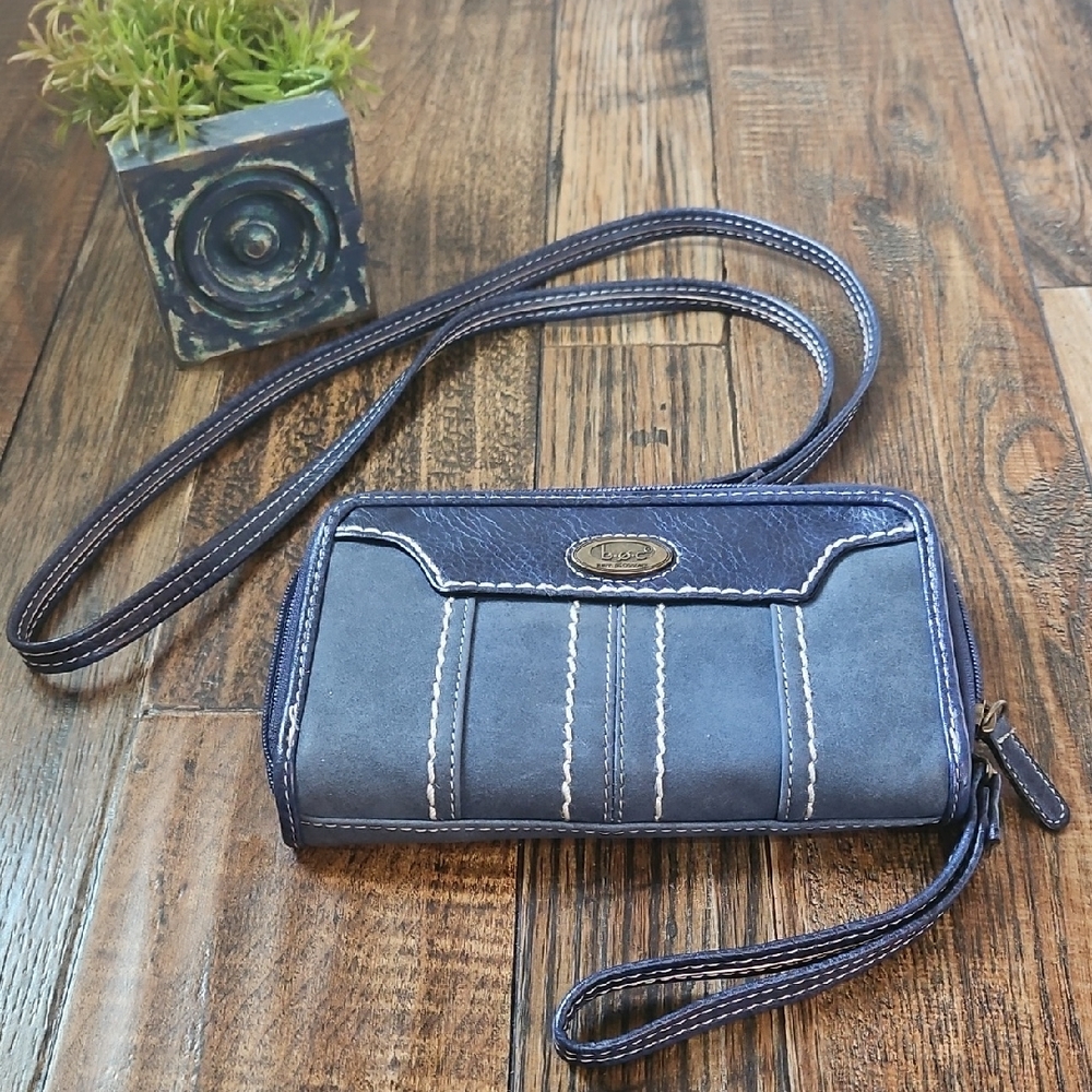 boc‎ Navy and Light Blue Wristlet Clutch With Crossbody Strap